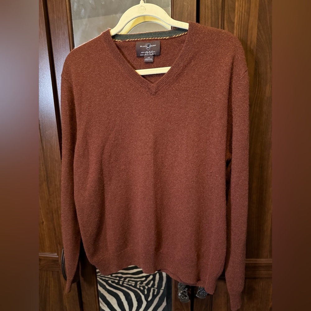 100% cashmere Black Brown 1826 Rust V-Neck Sweater